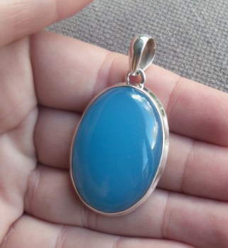 Zilveren hanger gezet met ovale blauwe Chalcedoon